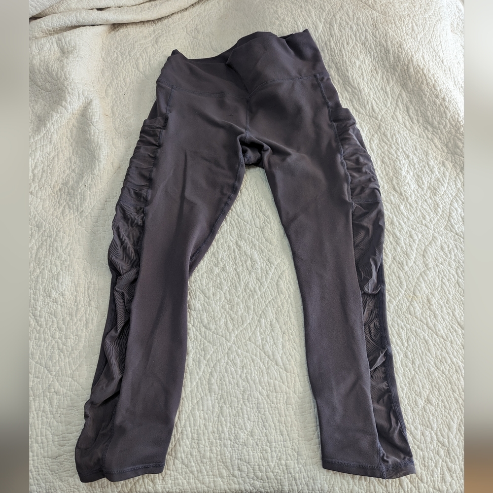 Fabletics Power Hold Leggings Cropped Size M in Dusty Purple